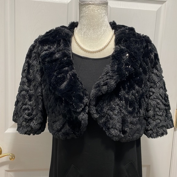 Faux Fur Short Jacket
💥Final Price💥 - Picture 8 of 8